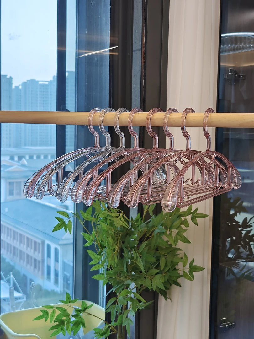 轻奢透明宽肩无痕晾衣架防滑衣服架家用晾晒护衣衣撑挂防肩角