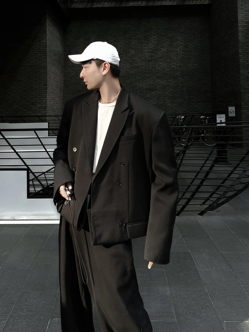 威廉威 男女同款【巴黎翻折】非常显高下摆翻折短款羊毛黑西装C670