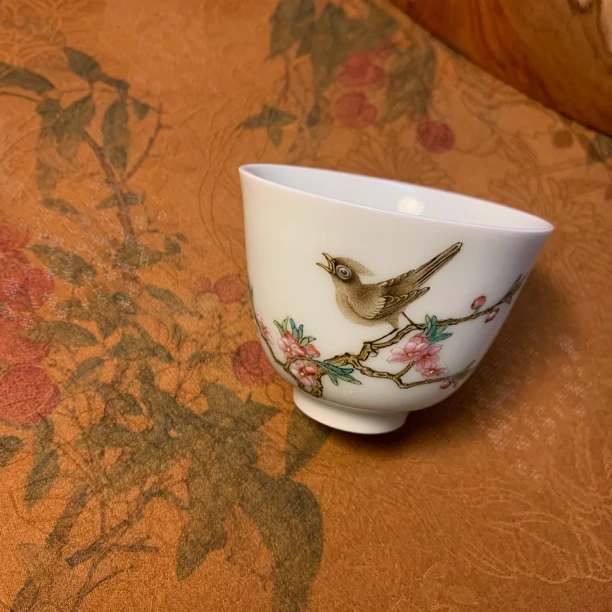 景德镇白泽手绘粉彩工笔花鸟绘画铃铛杯主人杯茶杯