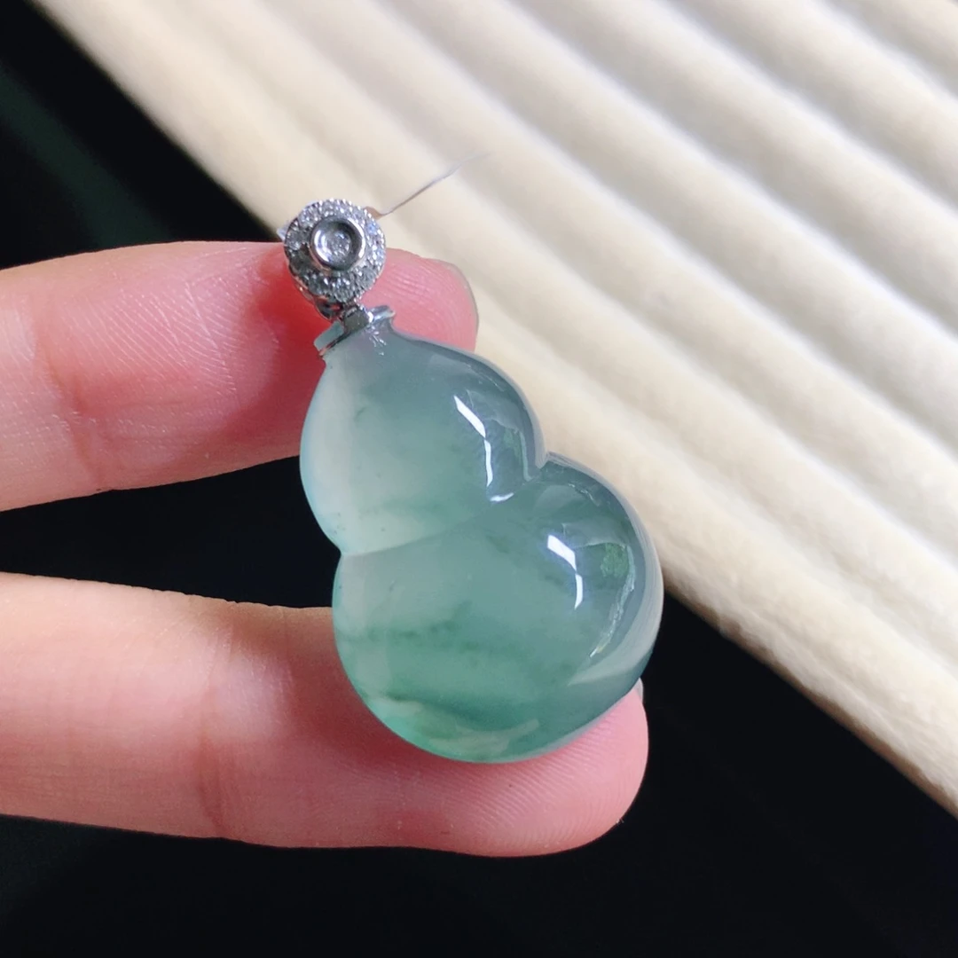 翡翠颈饰18K金镶嵌葫芦