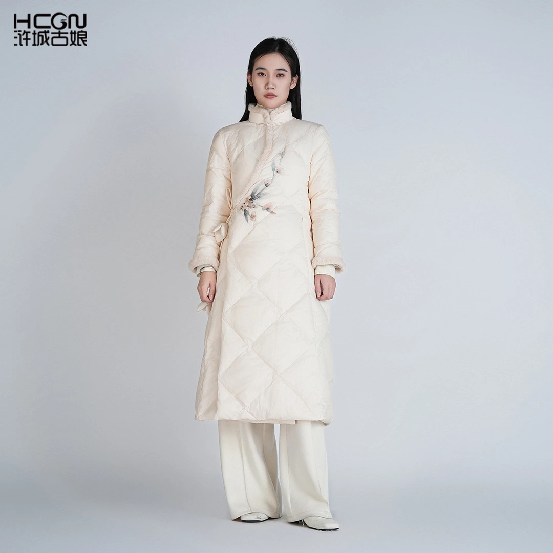 中国风长款保暖舒适刺绣系带立领通勤显瘦君子傲娇羽绒服DCL11585