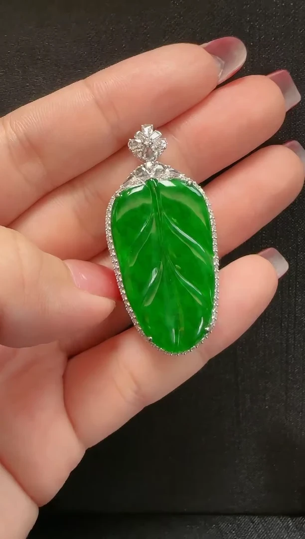 【闪购商品】翡翠颈饰18K金镶嵌939叶子