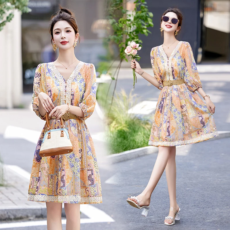 法式v领碎花连衣裙女2025年夏季新款高端显瘦收腰设计感印花裙子