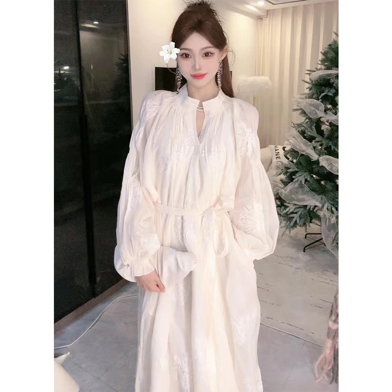 高级感重工刺绣杏色小众气质设计师女装连衣裙轻奢法式收腰长裙女