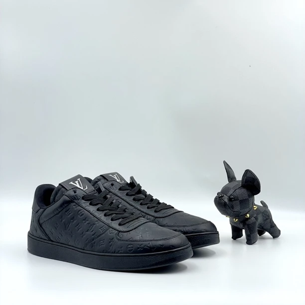 99新 LouisVuitton/路易威登 黑色老花满印皮质经典板鞋 多尺码