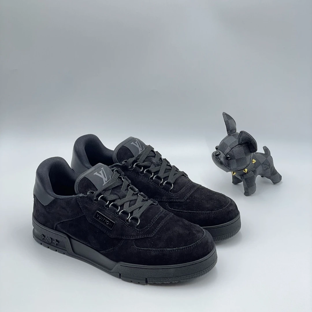 Louis Vuitton 路易威登 黑色麂皮黑武士trainer板鞋 40.5码 99新