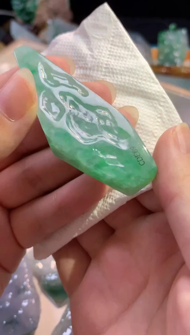 【闪购商品】翡翠颈饰未镶嵌吊坠