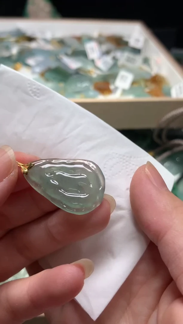 【闪购商品】翡翠颈饰18K金镶嵌吊坠