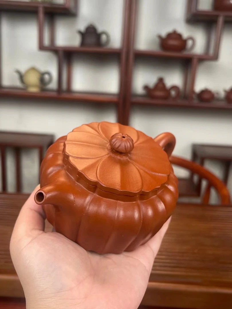 全手工制筋纹菱花朱泥壶