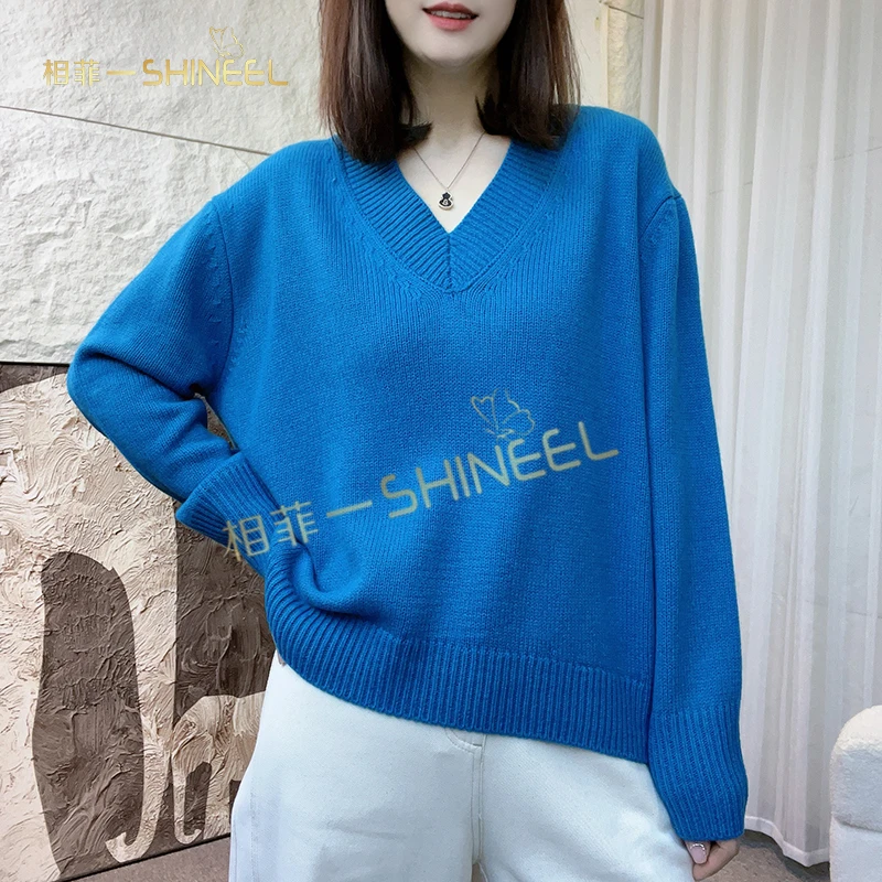 相菲一轻奢秋冬新款V领时尚百搭简单纯色韩系长袖女款毛针织衫