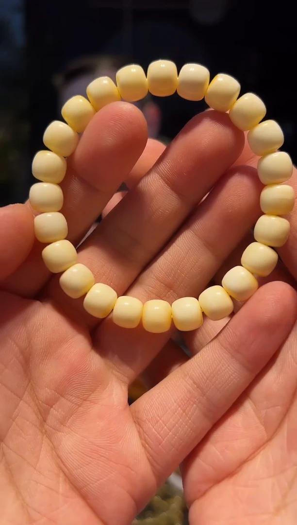 【闪购商品】蜜蜡手串未镶嵌9+(瓷白蜡)