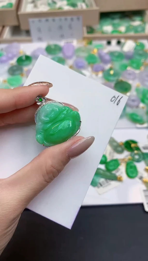 颈饰18K金镶嵌翡翠天然缅甸A货翡翠