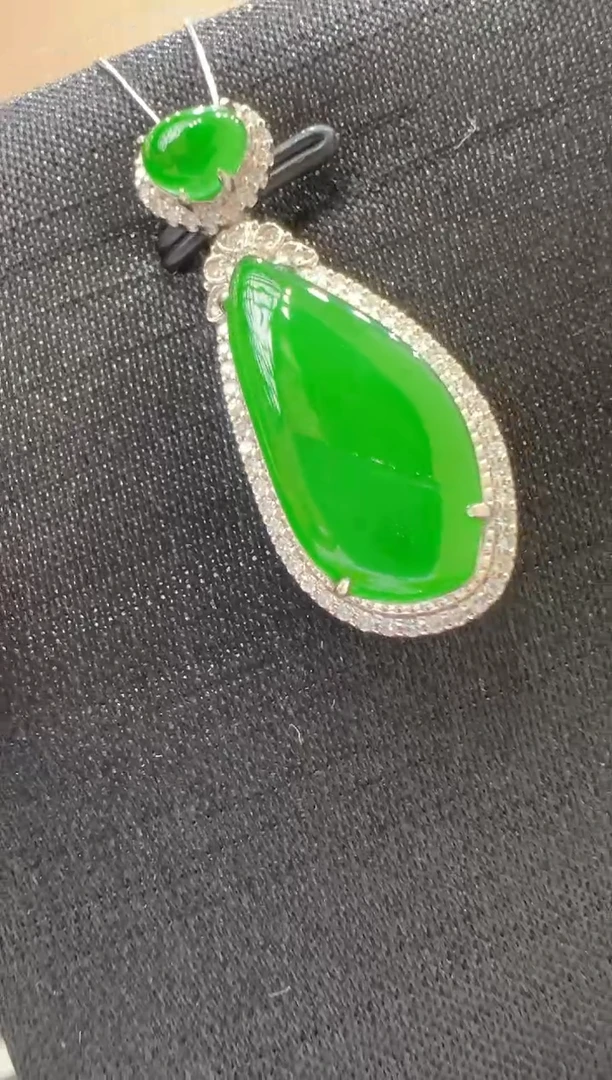 【闪购商品】翡翠吊坠(不含链)18K金镶嵌