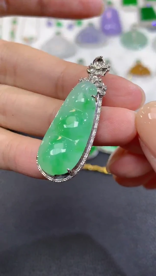 吊坠(不含链)18K金镶嵌翡翠A15