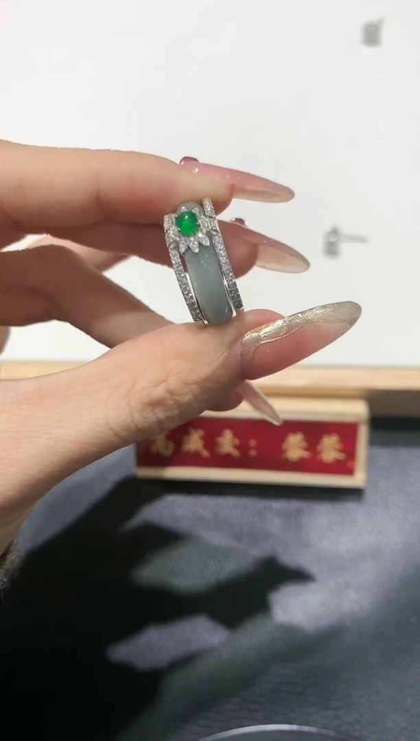 【闪购商品】翡翠吊坠(不含链)银S925镶嵌4多人多样性随机发货1件