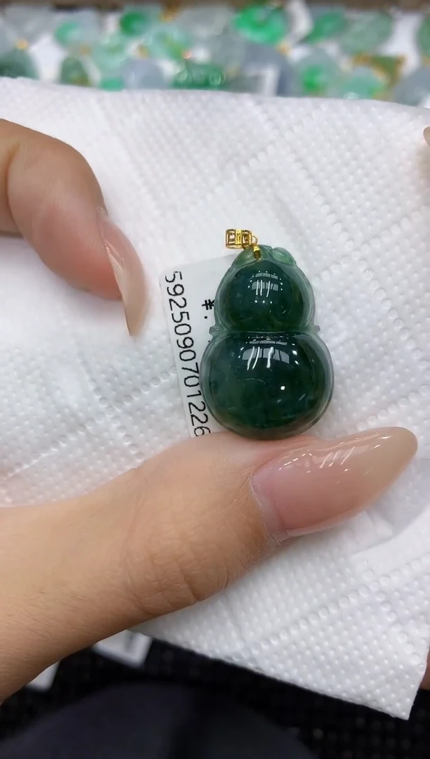 颈饰18K金镶嵌翡翠111111111111