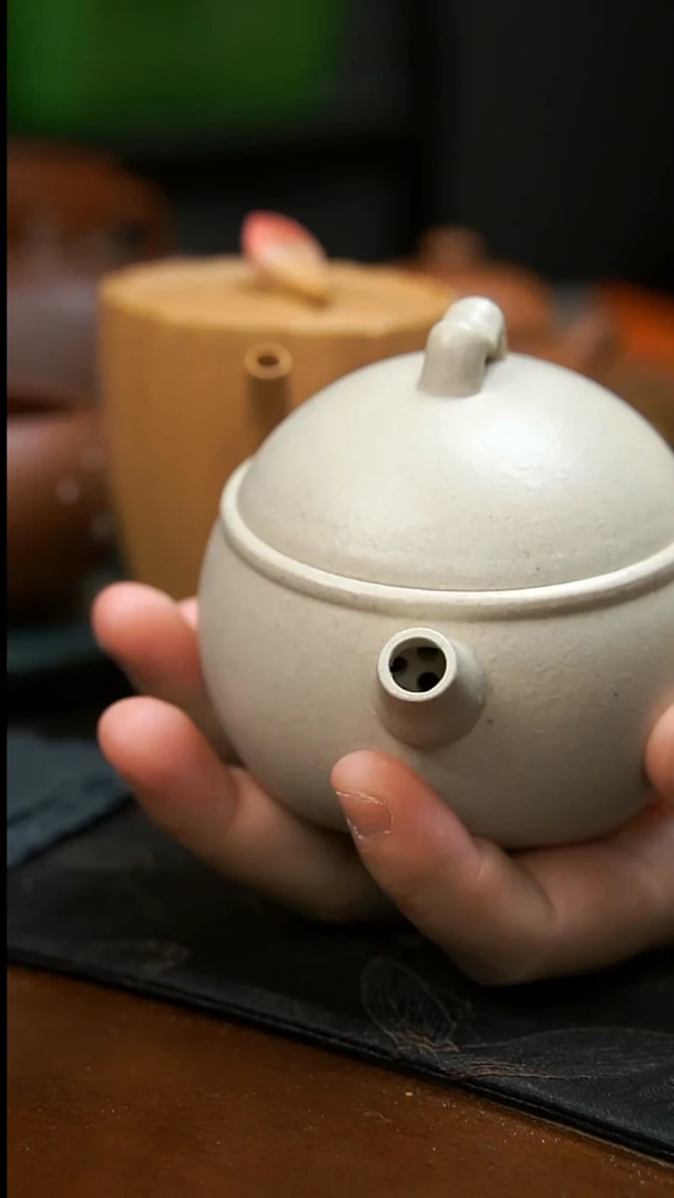 茶壶紫砂光素白泥圆壶