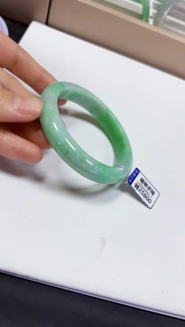 【闪购商品】翡翠颈饰未镶嵌58.9手镯