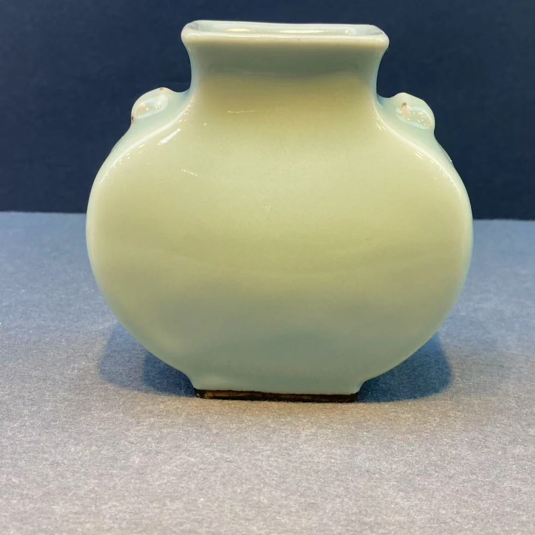粉青釉双兽耳扁瓶品相全品