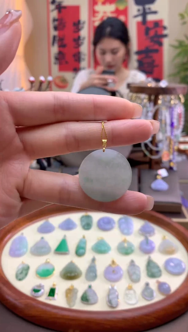 【闪购商品】翡翠颈饰18K金镶嵌无事牌