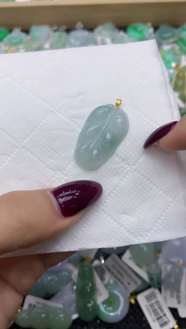 翡翠18K金镶嵌颈饰111111111111