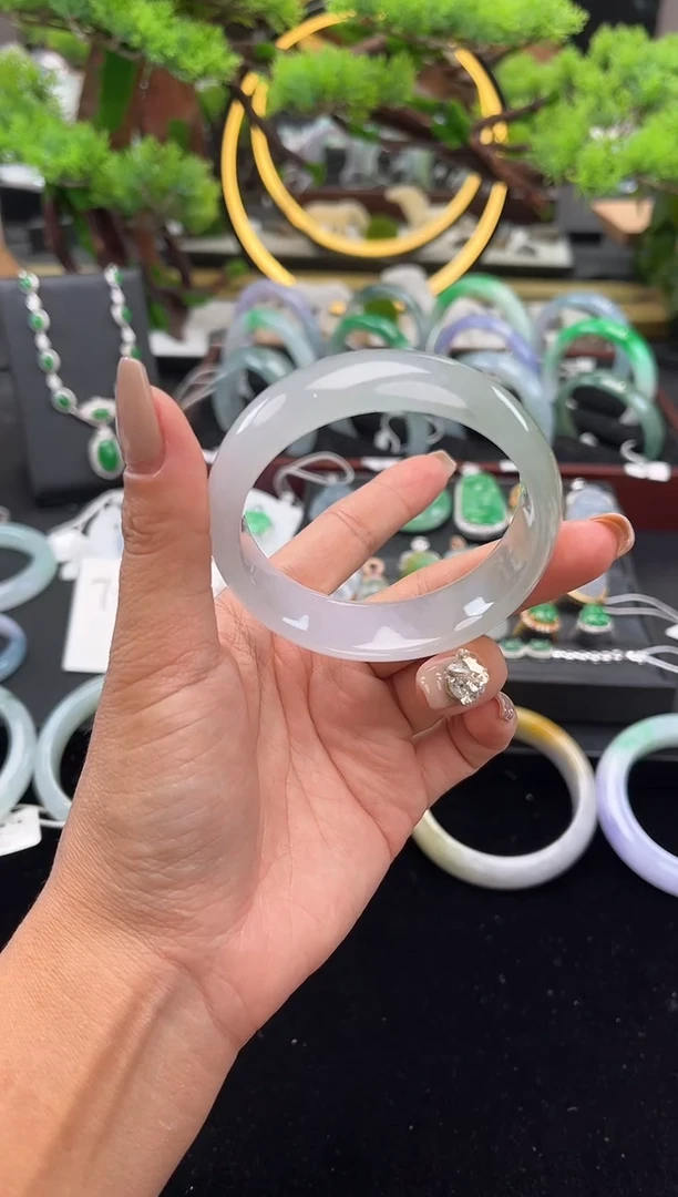 未镶嵌手镯翡翠手镯