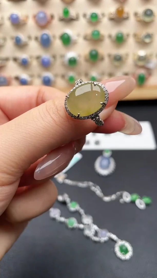 未镶嵌戒指翡翠一物一证一礼盒