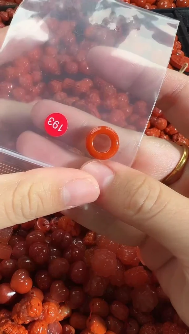 颈饰未镶嵌南红玛瑙1