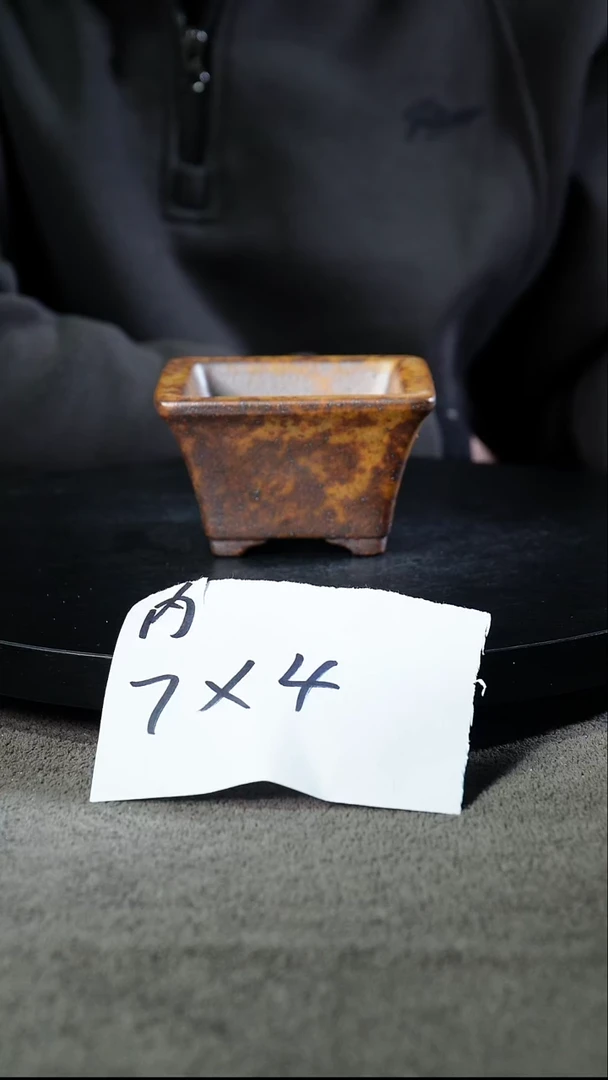 A宜兴紫砂小花盆