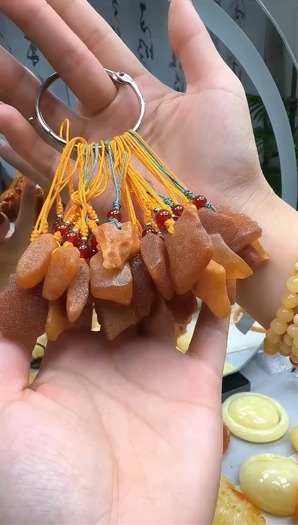 【闪购商品】琥珀裸石未镶嵌手机坠子    多样性发一