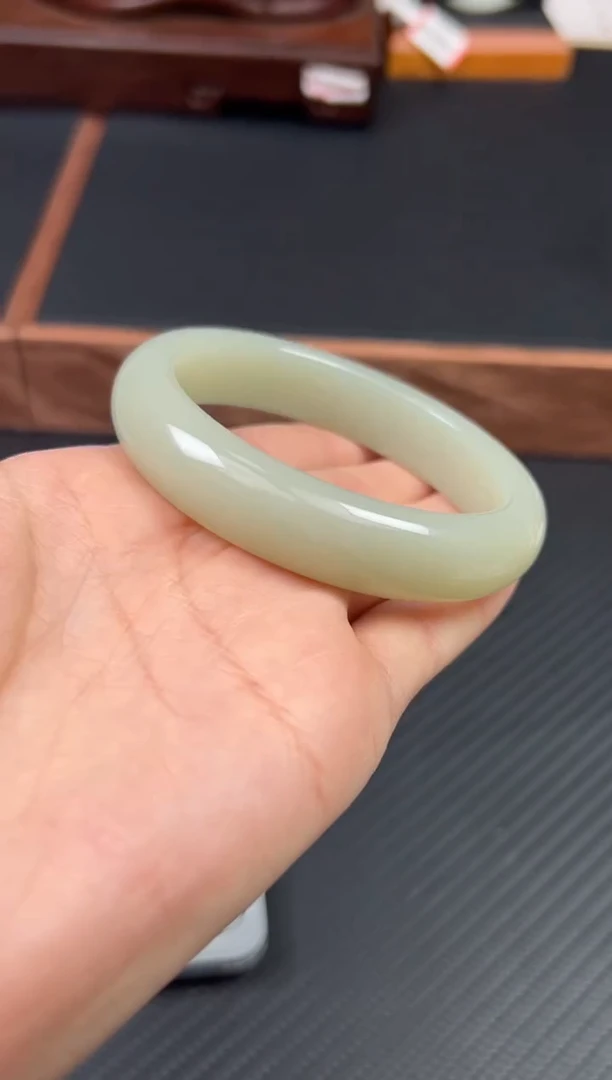 【闪购商品】和田玉未镶嵌手镯且末微色差近矿60M