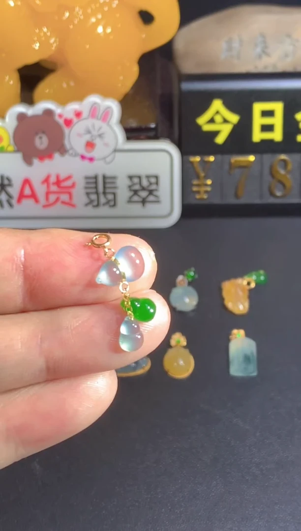 颈饰18K金镶嵌翡翠