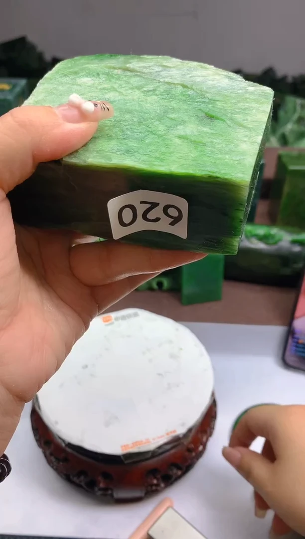 和田玉（碧玉）未镶嵌珠宝半成品620