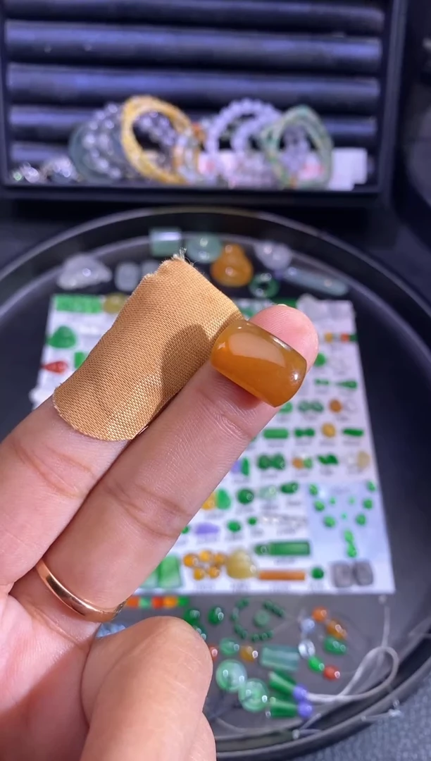 未镶嵌挂件翡翠马鞍
