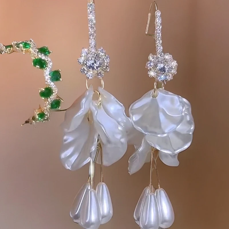 黄铜无非金属耳饰 2025新款白色花朵耳环耳环女小众设网红小香风