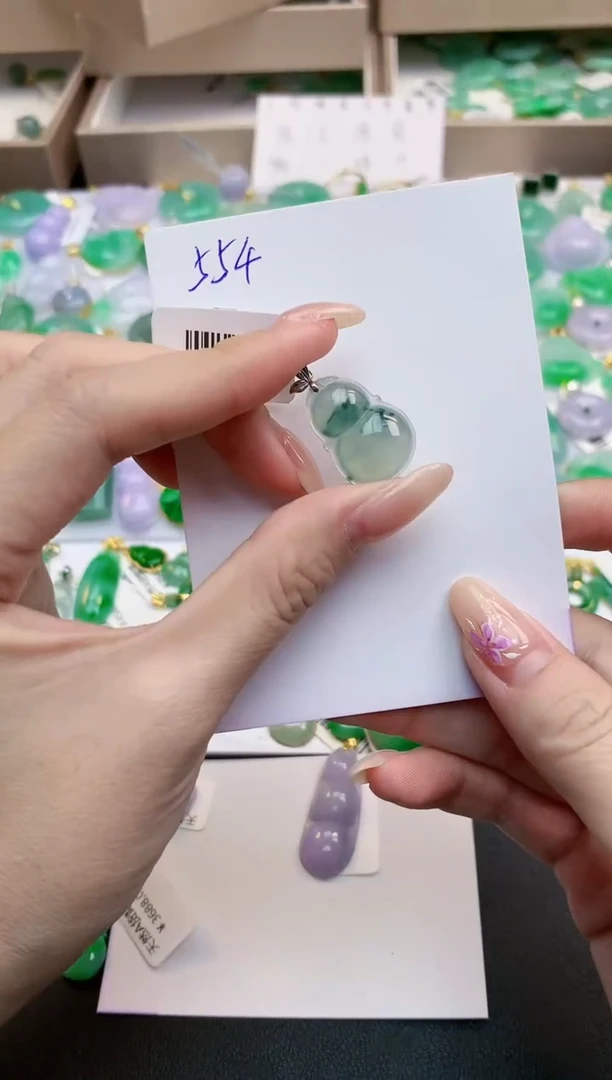 颈饰18K金镶嵌翡翠天然缅甸A货翡翠