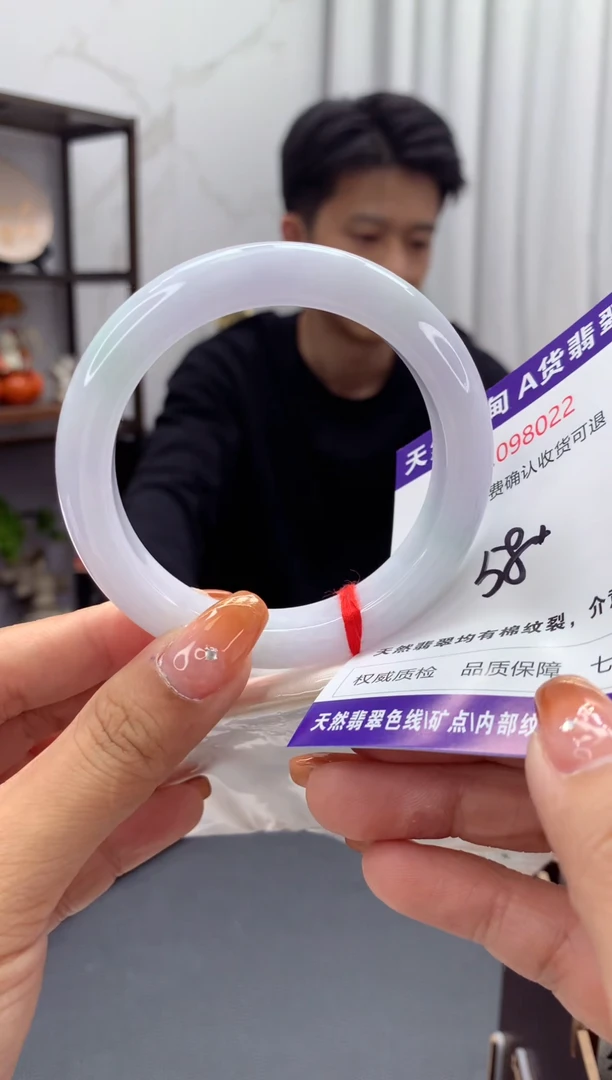 未镶嵌手镯翡翠有纹，完美者勿拍
