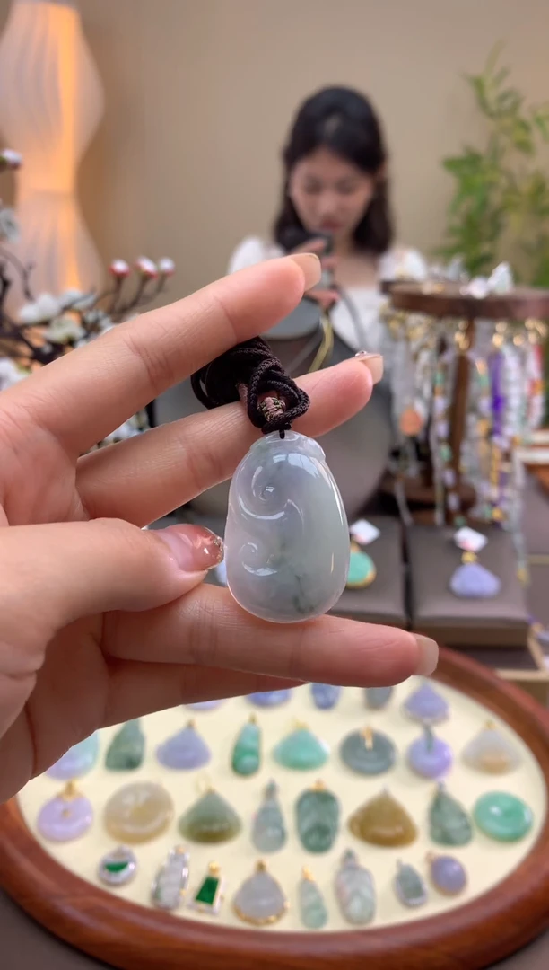 【闪购商品】翡翠颈饰未镶嵌如意