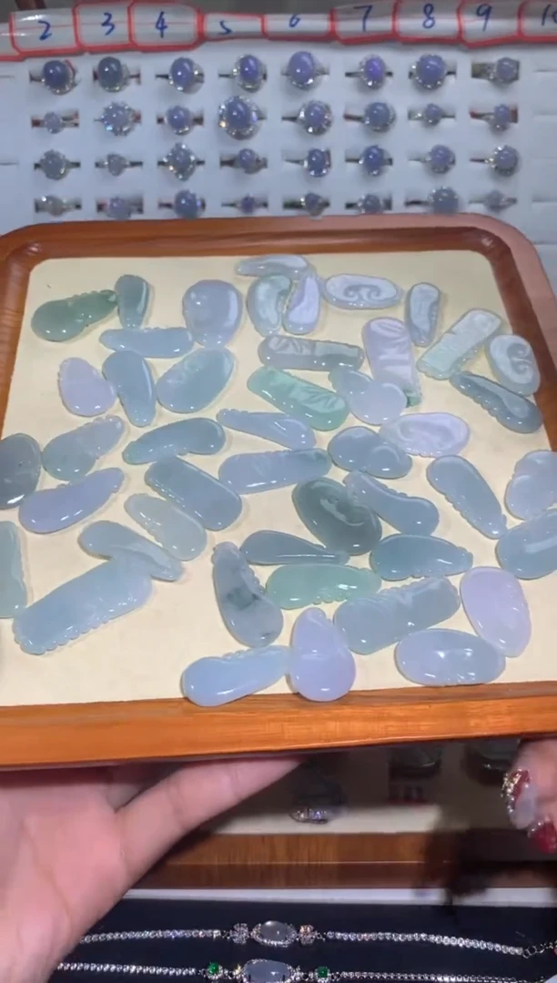 【闪购商品】翡翠吊坠(不含链)未镶嵌天然a货翡翠（多样性发其一）