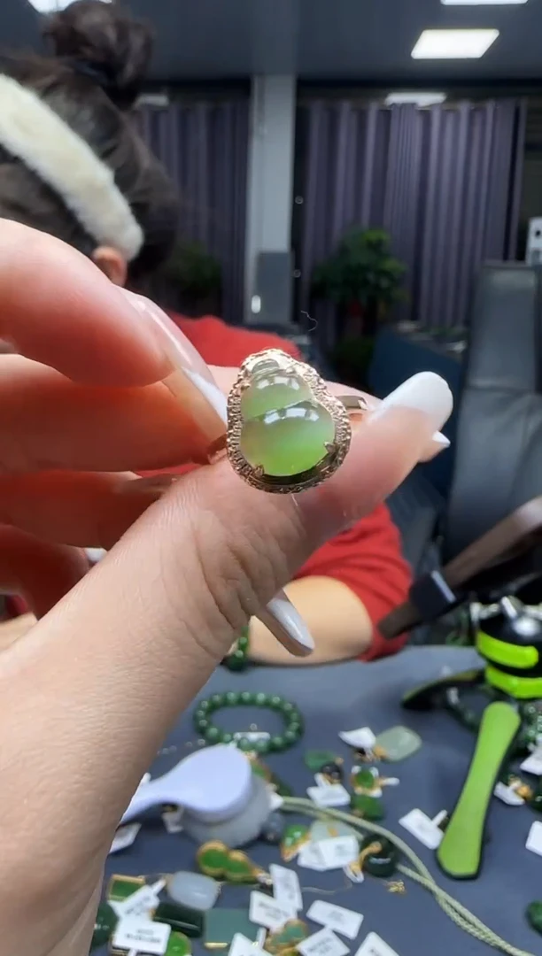 【闪购商品】和田玉戒指18K金镶嵌1