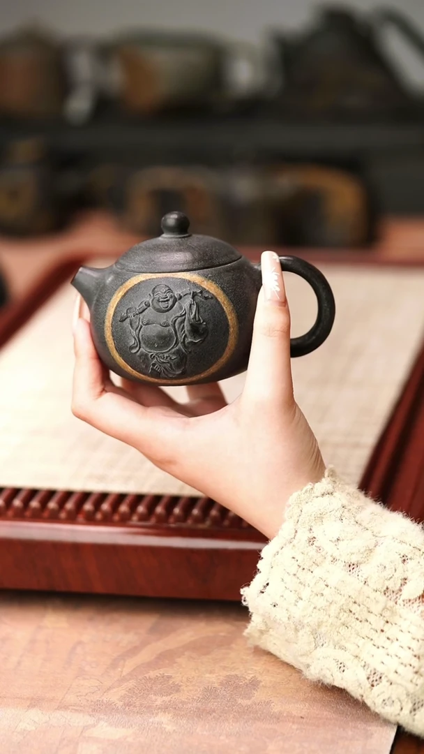 归玉堂冰碛岩重工雕刻俏色西施壶230cc