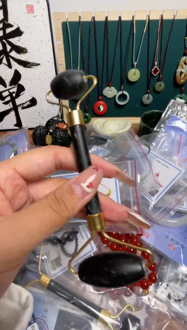 未镶嵌蛇纹石玉滚脸棒一个