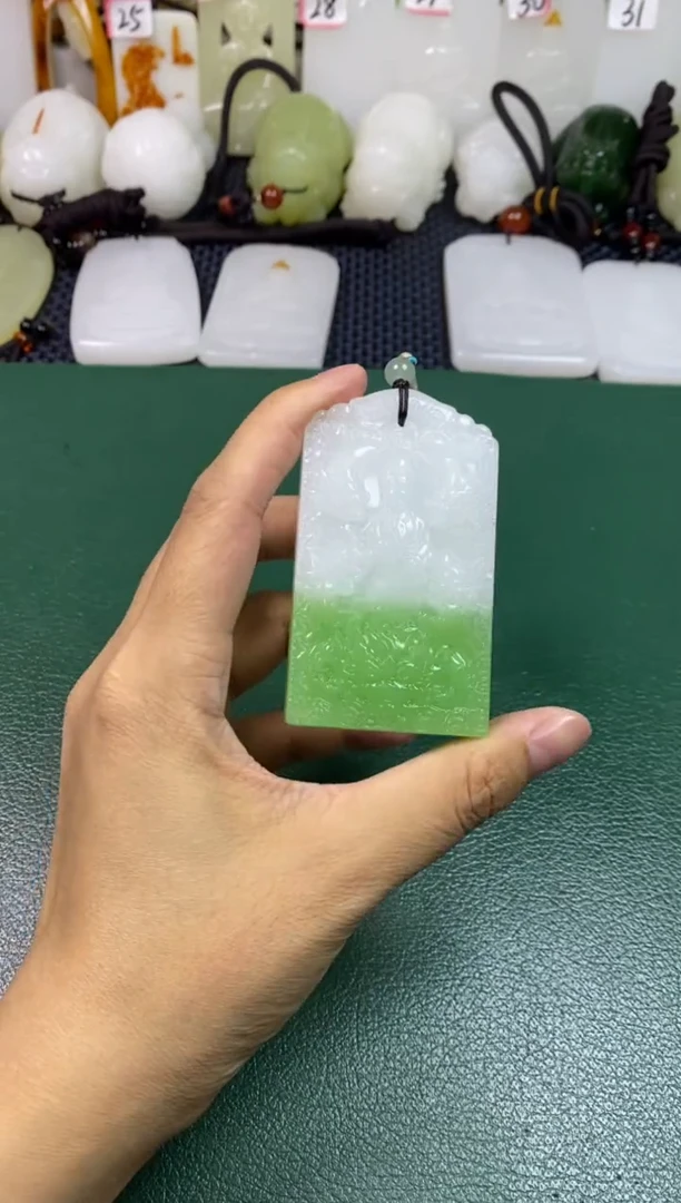 天然玉石未镶嵌颈饰观音