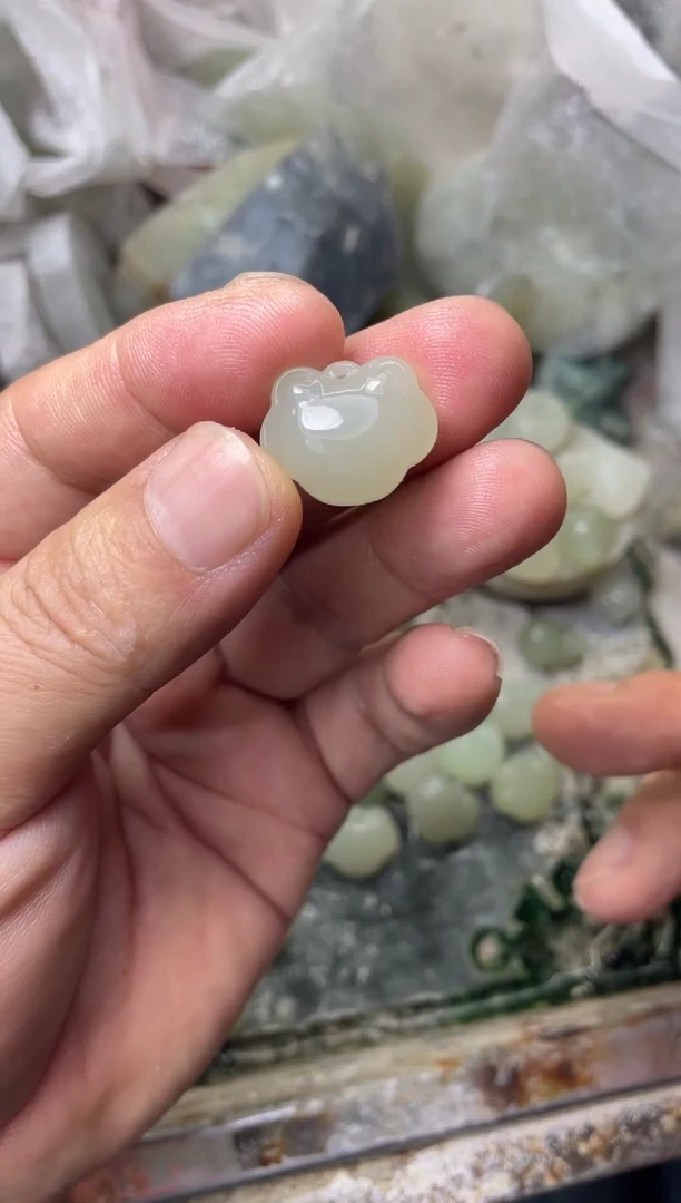 和田玉未镶嵌颈饰1