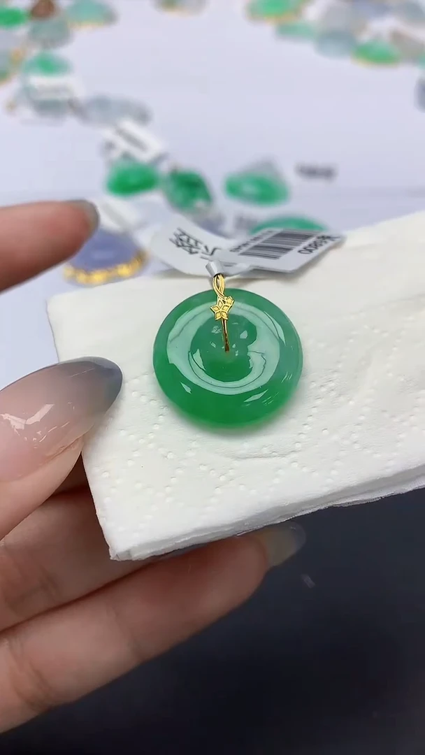 翡翠18K金镶嵌颈饰天然缅甸a货翡翠