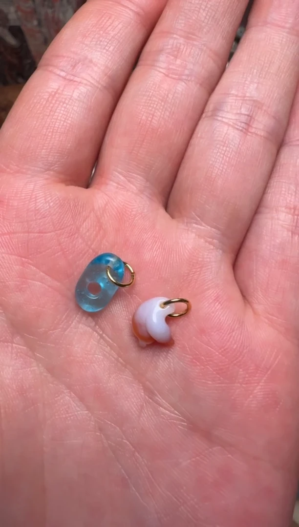 【闪购商品】树脂制品雕刻侧挂一对