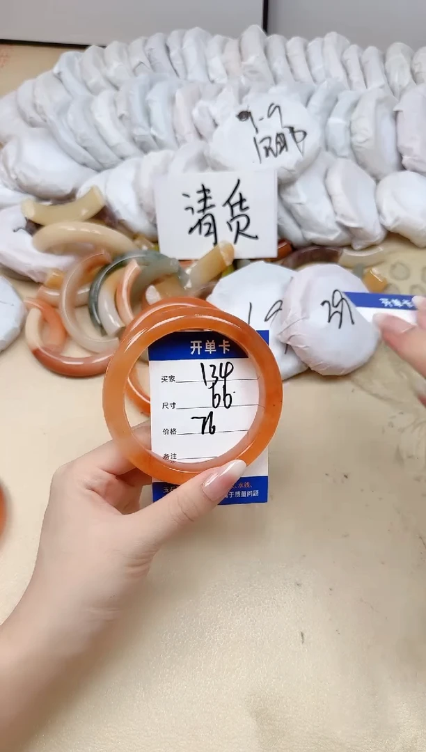 未镶嵌手镯石英质玉134/66