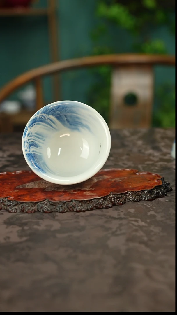 谢凯山坊青花手绘山水主人杯