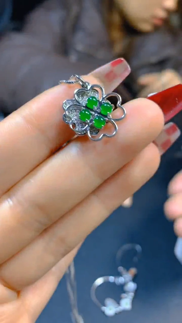 【闪购商品】翡翠吊坠(赠链)未镶嵌0582035675多样性发一