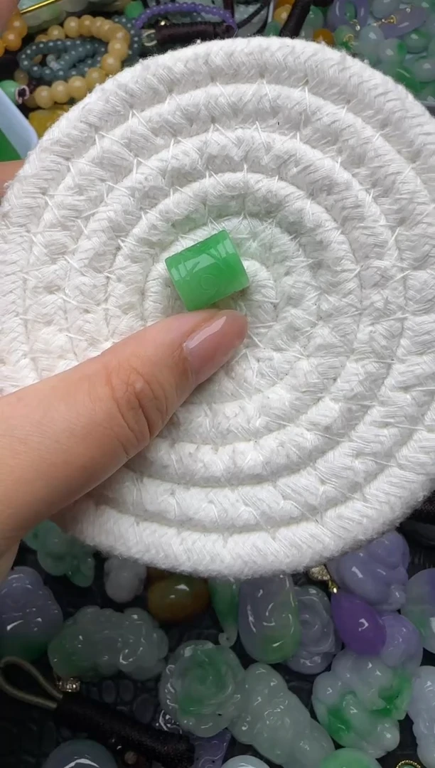 颈饰未镶嵌翡翠缅甸翡翠吊坠